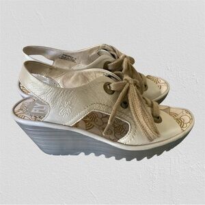 Fly London YLFA Women's US 8 Wedge Sandal Metallic Champagne